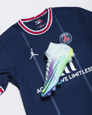Image post by @soccerdotcom on Instagram