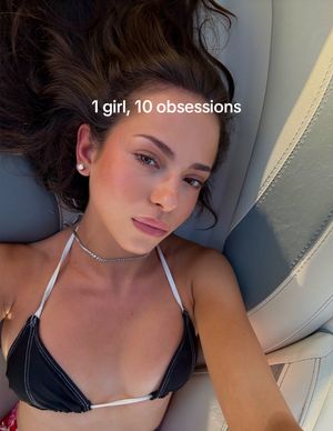 Video post by @anyaweitz on TikTok