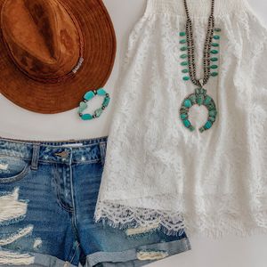 Image post by @shopfillyflair on Instagram