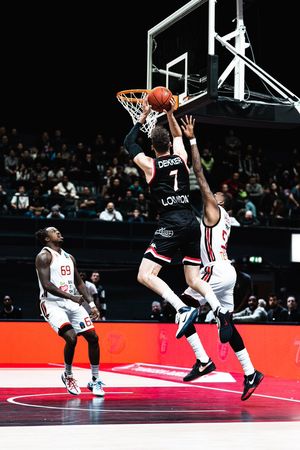 Image post by @dekker on Twitter