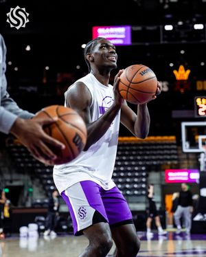 Image post by @gleaguesuns on Instagram