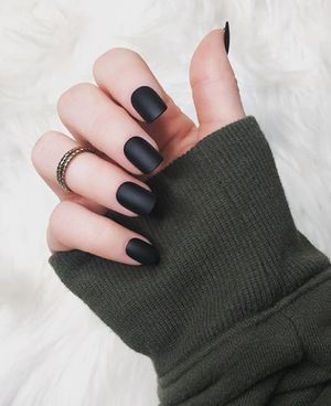 Image post by @impresslashes on Instagram