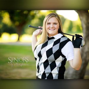 Image post by @seniorsbyphotojeania on Instagram