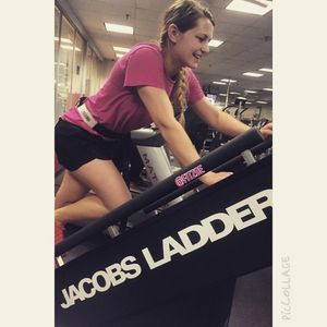 Image post by @_zoekahn_ on Instagram