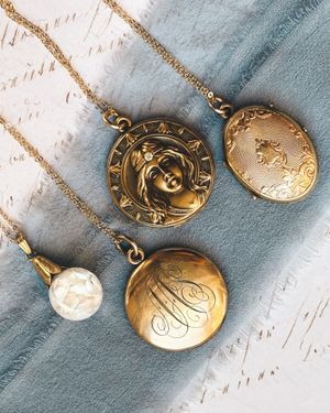 Image post by @maejeanvintage on Instagram