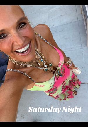 Video post by @shop.with.caroline on TikTok