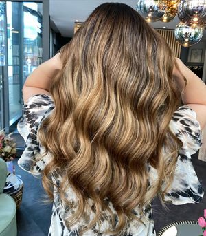 Image post by @enjoyhairstyling.aalen on Instagram