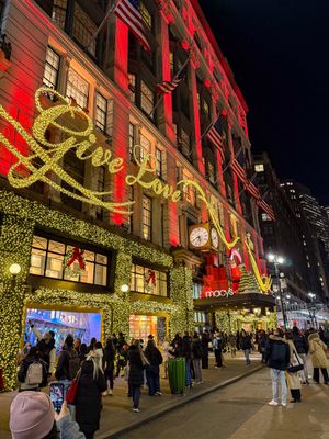 Image post by @34thStNYC on Twitter