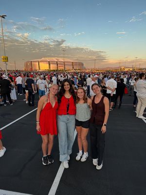 Image post by @neighborlacey on Instagram