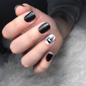 Image post by @nestanails on Instagram