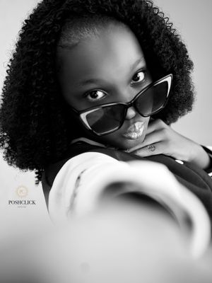 Image post by @poshclick on Instagram