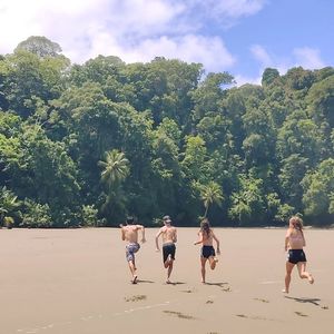 Image post by @putneystudenttravel on Facebook