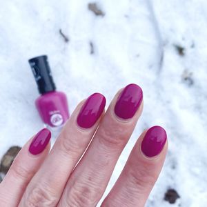 Image post by @sally_hansen on Instagram