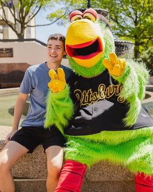 Image post by @pirate_parrot on Instagram