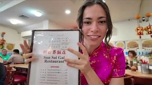 Video post by @elizabetheatsnyc on TikTok