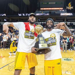 Image post by @LondonLightning on Twitter
