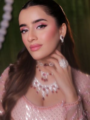 Image post by @faritasmakeupacademy on Instagram