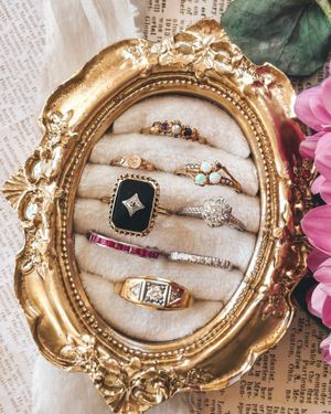 Image post by @maejeanvintage on Instagram