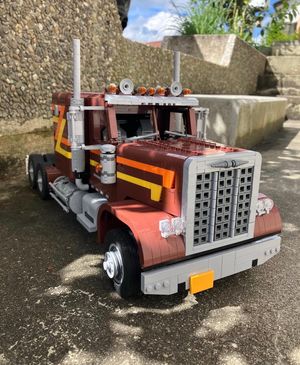 Image post by @freightlinertrucks on Instagram