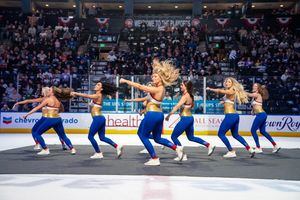 Image post by @coloradoeagleschicks on Instagram
