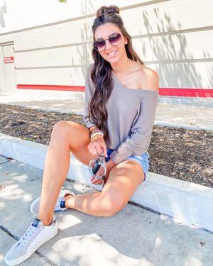 Image post by @sabrinanoellee on Instagram