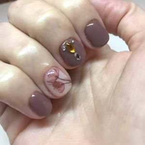 Image post by @nestanails on Instagram