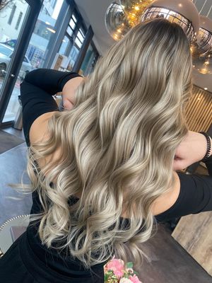 Image post by @enjoyhairstyling.aalen on Instagram
