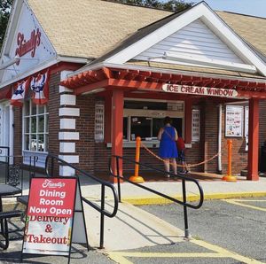 Image post by @friendlys on Instagram