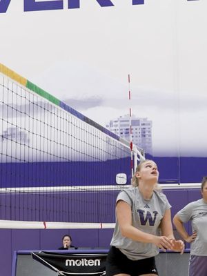 Image post by @uwvolleyball on Instagram