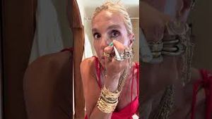 Video post by @shop.with.caroline on YouTube