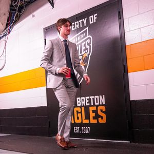 Image post by @cbehockey on Instagram