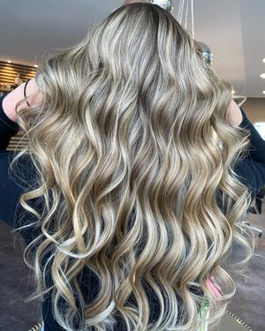 Image post by @enjoyhairstyling.aalen on Instagram