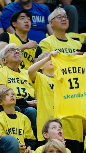 Video post by @swebasketball on Facebook