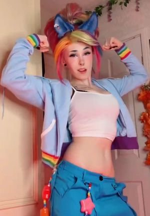 Video post by @ember.w0lf on TikTok