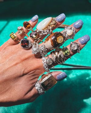 Image post by @maejeanvintage on Instagram