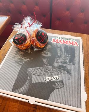 Image post by @pizzamammari on Instagram
