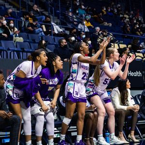 Image post by @uw_wbb on Instagram