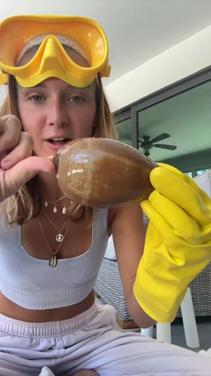 Video post by @b r o o k e🦈 on Facebook
