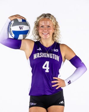 Image post by @uwvolleyball on Instagram