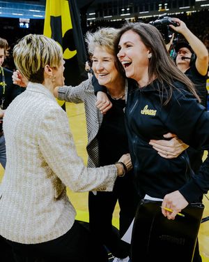 Image post by @IowaWBB on Twitter