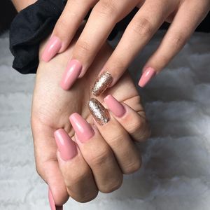 Image post by @nestanails on Instagram