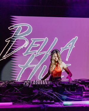 Image post by @itsbellahue on Instagram