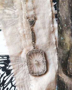 Image post by @maejeanvintage on Instagram