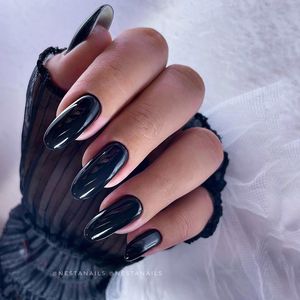Image post by @nestanails on Instagram