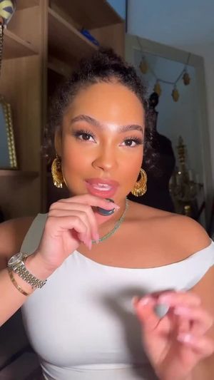Video post by @enashaolivia on Facebook