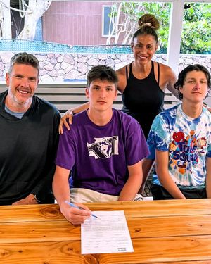 Image post by @uw_mbb on Instagram