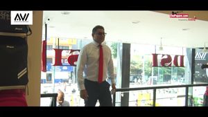 Video post by @thepaparesinhala on Facebook