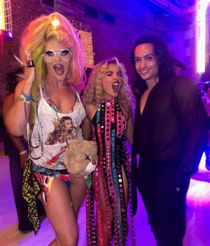 Image post by @slaybrinacarpenterr on Instagram