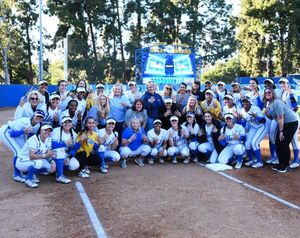 Image post by @uclasoftball on Instagram