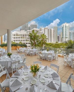Image post by @mo_miami on Instagram